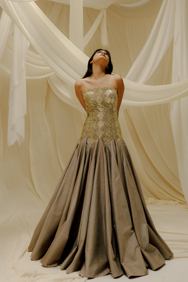 GOLDEN TIDE SWEEPING GOWN