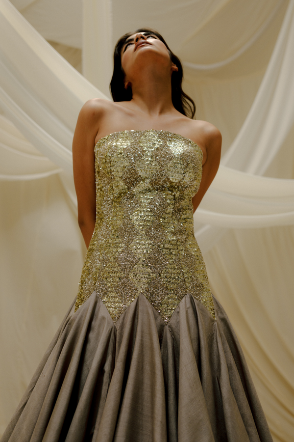 GOLDEN TIDE SWEEPING GOWN