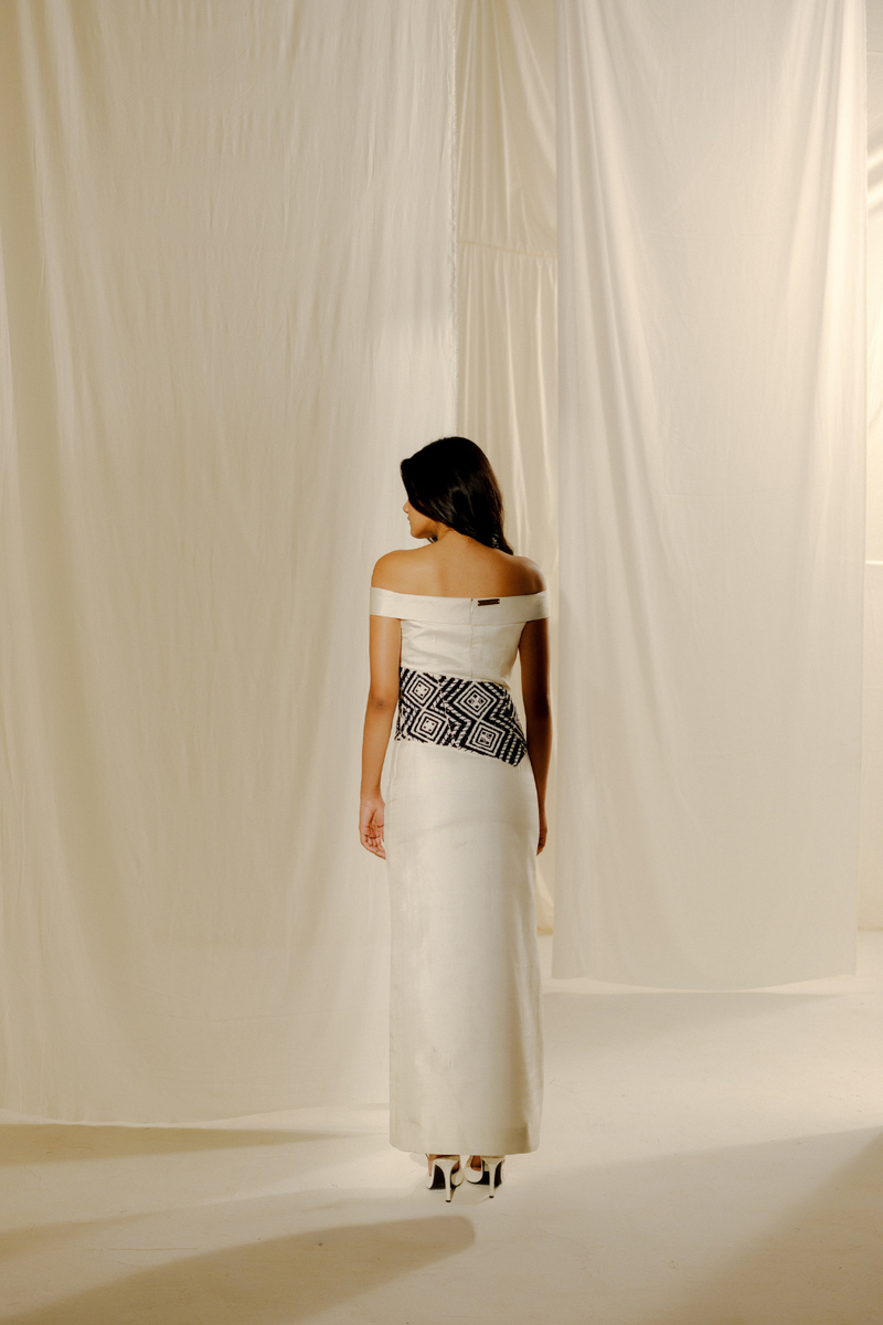 IVORY LINE LONGLINE DRESS
