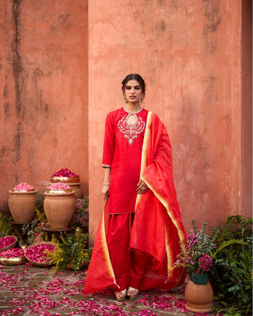 SCARLET ZARI SUIT